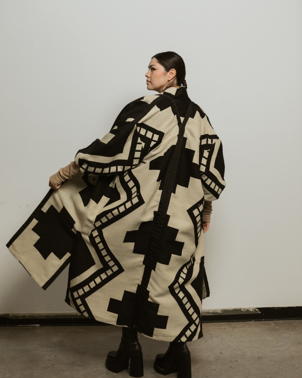 Hatun Qata (Great Coat) - Kawsanki Collection