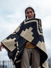 Load image into Gallery viewer, Kawsanki Poncho by Yana Manta