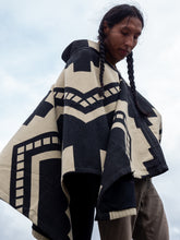 Load image into Gallery viewer, Kawsanki Poncho by Yana Manta